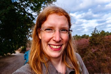 Bereit für die nächste Wanderung: Laura Kier bei einer Wanderung durch die Lüneburgerheide bei Niederhaverbeck
